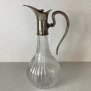 DECANTER RIPPLED GLASS WITH SILVER TOP CORK STOP